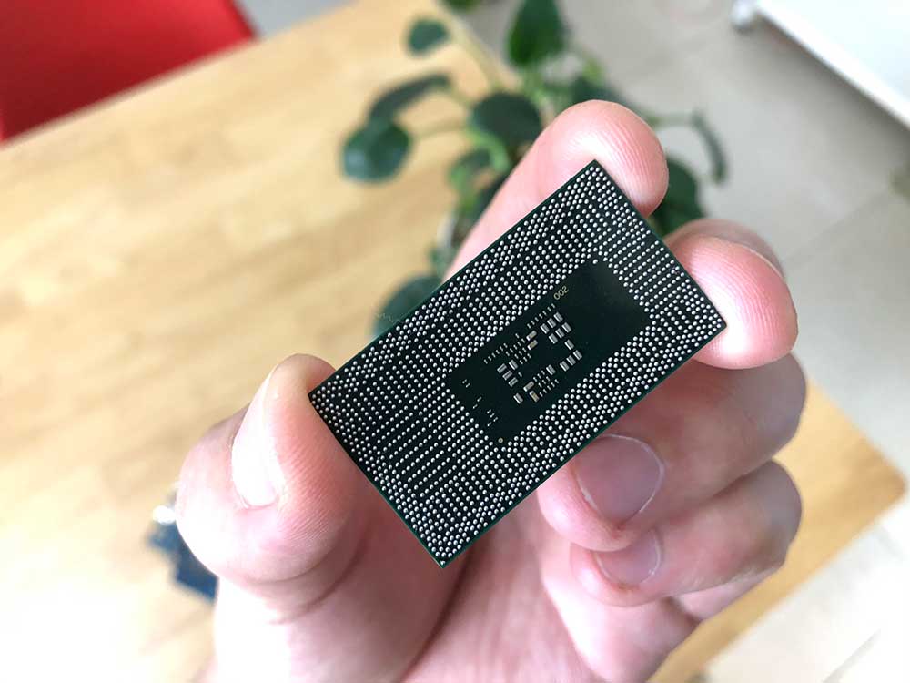 Mua SSD tự thay, khách bay ngay triệu rưỡi. Tưởng rẻ hóa ra lại thành đắt